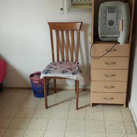 Private Room Near The Airport For Amazing People Lod Kültér fotó